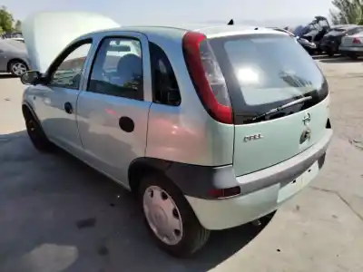 Véhicule à la ferraille opel corsa c (x01) 1.0 (f08, f68) de l'année 2001 alimenté 