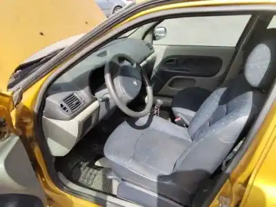 Здавання транспортного засобу renault clio ii fase ii (b/cb0) base authentique 75 cv / 55 kw року 2001 потужний 