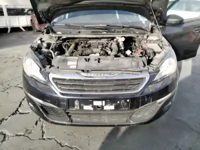 Sloopvoertuig peugeot 308 active van het jaar 2001 aangedreven 9h05