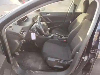 Sloopvoertuig peugeot 308 active van het jaar 2001 aangedreven 9h05