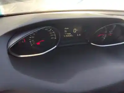 Sloopvoertuig peugeot 308 active van het jaar 2001 aangedreven 9h05