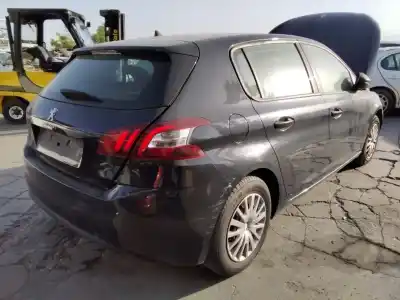 Sloopvoertuig peugeot 308 active van het jaar 2001 aangedreven 9h05