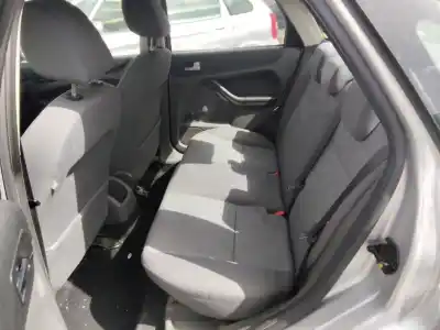 Veículo de Sucata ford focus berlina (cap) ambiente (d) do ano 2001 alimentado 