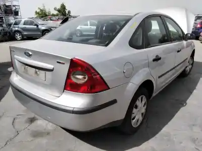 Veículo de Sucata ford focus berlina (cap) ambiente (d) do ano 2001 alimentado 