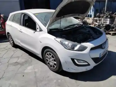 Veículo de Sucata hyundai i30 (pd) go  do ano 2001 alimentado d4fb