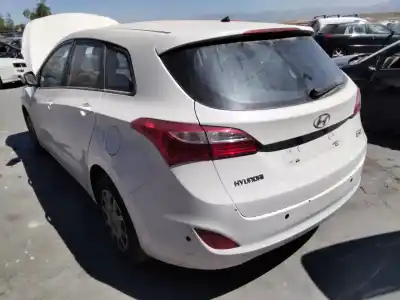 Veículo de Sucata hyundai i30 (pd) go  do ano 2001 alimentado d4fb