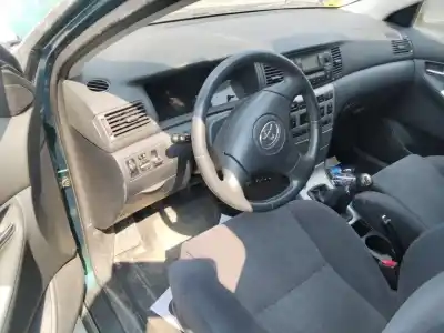 Veicolo di demolizione toyota corolla (e12) 1.6 16v dell'anno 2001 alimentato 