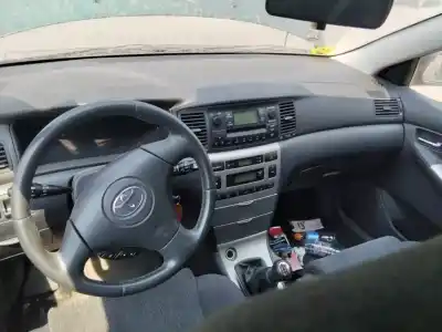 Veicolo di demolizione toyota corolla (e12) 1.6 16v dell'anno 2001 alimentato 