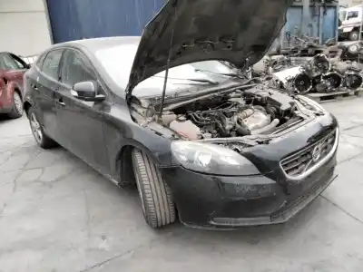 Scrapping Vehicle volvo v40 r-design kinetic of the year 2001 powered 