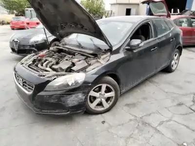 Scrapping Vehicle volvo v40 r-design kinetic of the year 2001 powered 