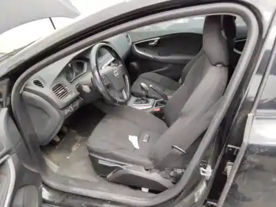 Scrapping Vehicle volvo v40 r-design kinetic of the year 2001 powered 