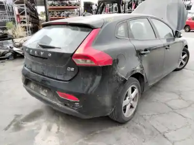 Scrapping Vehicle volvo v40 r-design kinetic of the year 2001 powered 