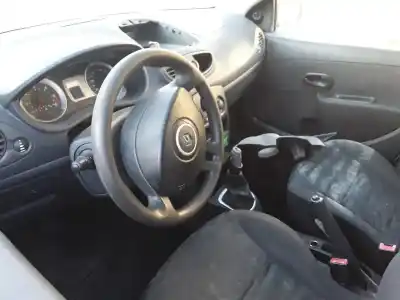 Veículo de Sucata renault clio iii rip curl do ano 2001 alimentado k9k766 Veículo de Sucata renault clio iii rip curl do ano 2001 alimentado k9k766