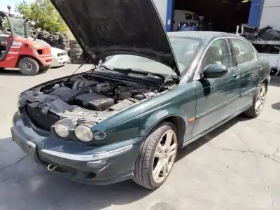 Veículo de Sucata jaguar x-type 2.0 v6 do ano 2001 alimentado 