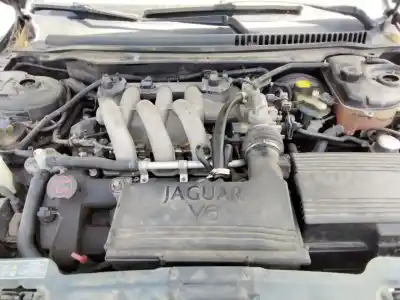 Veículo de Sucata jaguar x-type 2.0 v6 do ano 2001 alimentado 