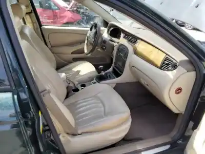 Veículo de Sucata jaguar x-type 2.0 v6 do ano 2001 alimentado 