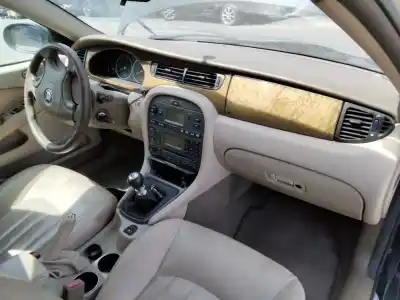 Veículo de Sucata jaguar x-type 2.0 v6 do ano 2001 alimentado 