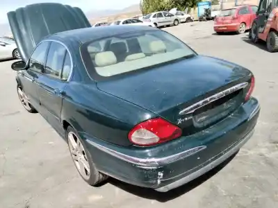Veículo de Sucata jaguar x-type 2.0 v6 do ano 2001 alimentado 