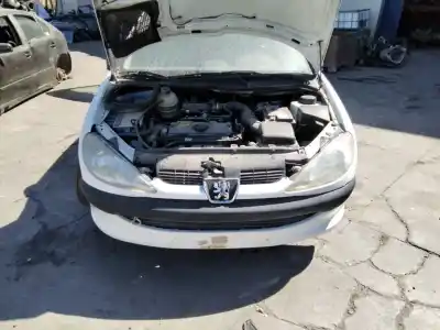 Здавання транспортного засобу PEUGEOT 206 BERLINA  року 2001 потужний 