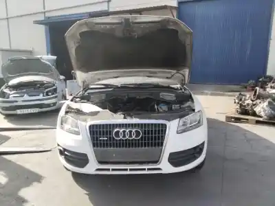 Veicolo di demolizione AUDI Q5 (8R)  dell'anno 2001 alimentato 