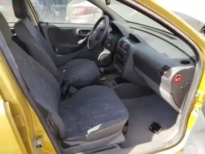 Veicolo di demolizione OPEL CORSA C  dell'anno 2001 alimentato 