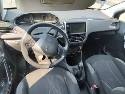 Veículo de Sucata peugeot 208 active 81 cv / 60 kw do ano 2001 alimentado hmz