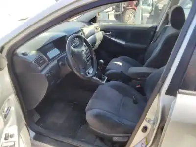 Veicolo di demolizione toyota corolla (e12) 2.0 d-4d sol berlina dell'anno 2001 alimentato 