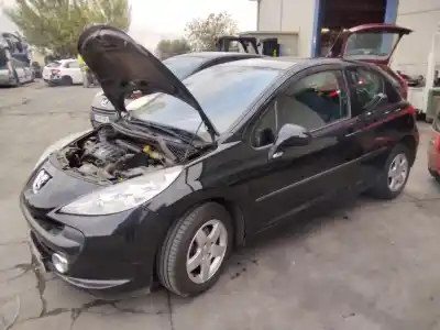 Veículo de Sucata peugeot 207 cc 1.6 16v do ano 2001 alimentado 