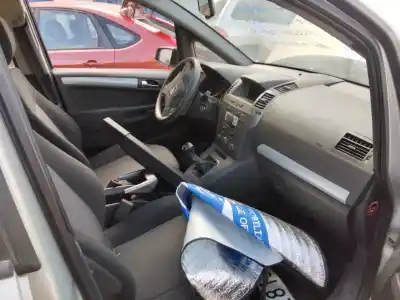 Veículo de Sucata opel zafira b cosmo do ano 2001 alimentado 