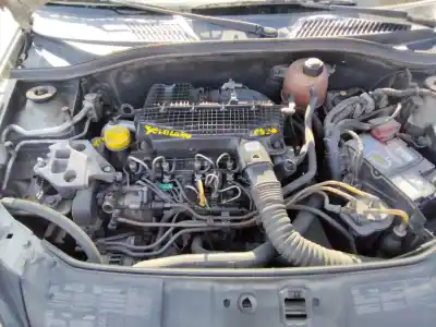 Здавання транспортного засобу renault clio ii fase ii (b/cb0) base authentique 65 cv / 48 kw року 2001 потужний 