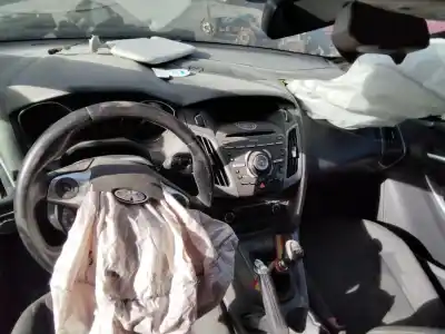 Scrapping Vehicle ford focus turn. (cb8) titanium of the year 2001 powered 