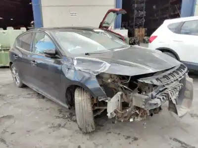 Véhicule à la ferraille ford focus active de l'année 2001 alimenté 