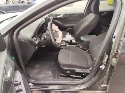 Véhicule à la ferraille ford focus active de l'année 2001 alimenté 