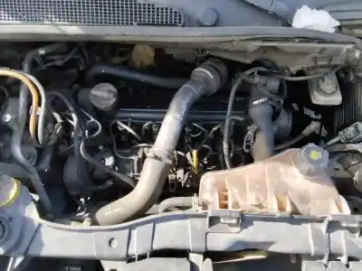 Здавання транспортного засобу renault kangoo authentique року 2001 потужний 