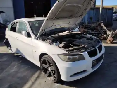 Veículo de Sucata bmw serie 3 berlina (e90) 318i do ano 2001 alimentado 