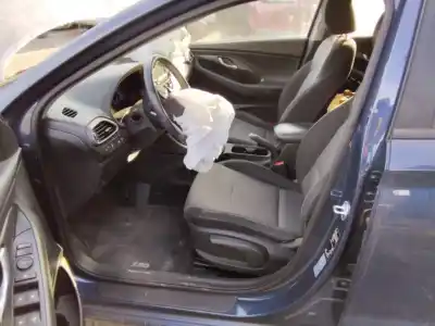 Véhicule à la ferraille hyundai i30 (pd) go  de l'année 2001 alimenté d4fb