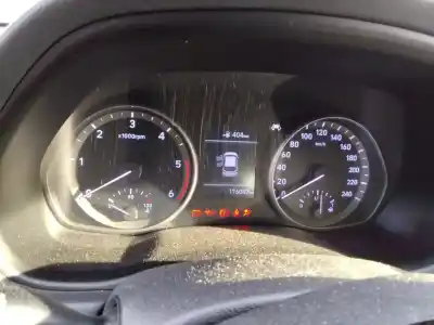 Véhicule à la ferraille hyundai i30 (pd) go  de l'année 2001 alimenté d4fb