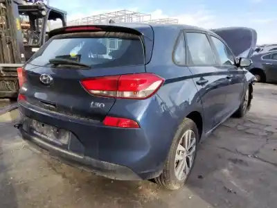 Véhicule à la ferraille hyundai i30 (pd) go  de l'année 2001 alimenté d4fb