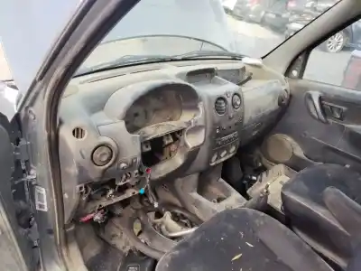 Veículo de Sucata peugeot partner (s2) combi plus do ano 2001 alimentado 