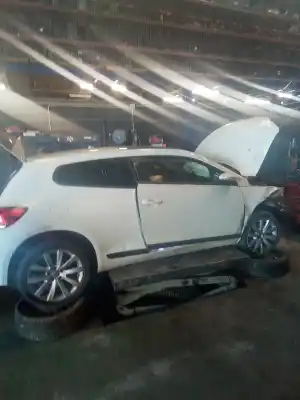 Veículo de Sucata volkswagen scirocco (137) 1.4 tsi (90kw) do ano 2001 alimentado cax