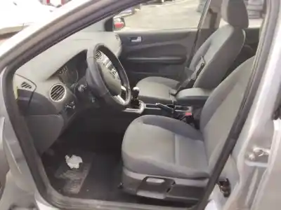 Veicolo di demolizione ford focus berlina (cap) ambiente (d) dell'anno 2001 alimentato kkda