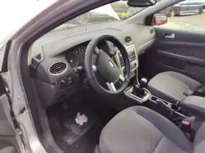 Veicolo di demolizione ford focus berlina (cap) ambiente (d) dell'anno 2001 alimentato kkda