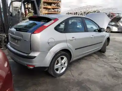 Veicolo di demolizione ford focus berlina (cap) ambiente (d) dell'anno 2001 alimentato kkda