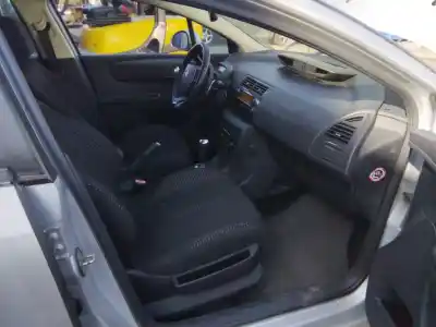 Veículo de Sucata citroen c4 berlina collection do ano 2001 alimentado 9hz