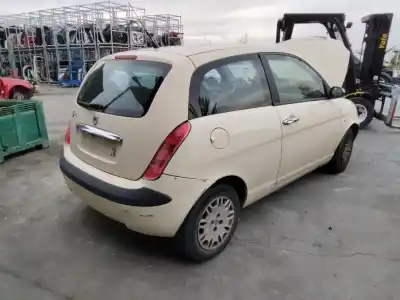 Veicolo di demolizione lancia ypsilon (101) 1.2 8v dell'anno 2001 alimentato 