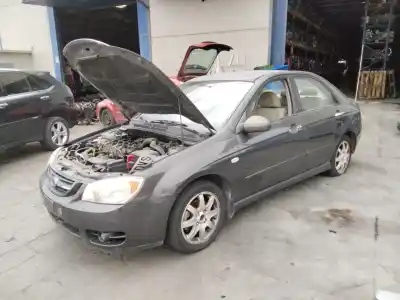 Veicolo di demolizione KIA CERATO 2.0 EX CRDi Berlina dell'anno 2001 alimentato 