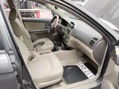 Veículo de Sucata kia cerato 2.0 ex crdi berlina do ano 2001 alimentado 