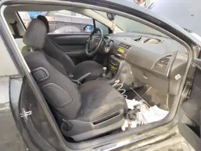 Veículo de Sucata citroen c4 coupe by loeb do ano 2001 alimentado 