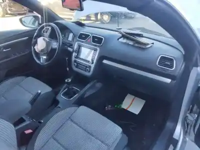 Véhicule à la ferraille volkswagen eos (1f7) 2.0 tdi de l'année 2001 alimenté cba