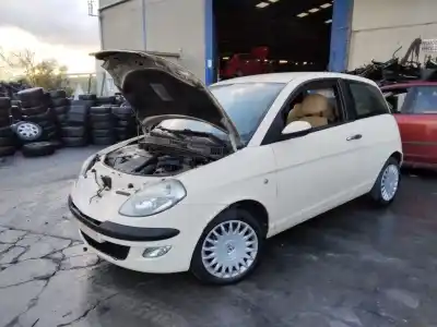 Veículo de Sucata lancia ypsilon (101) 1.4 16v oro (10.2006->) do ano 2001 alimentado 